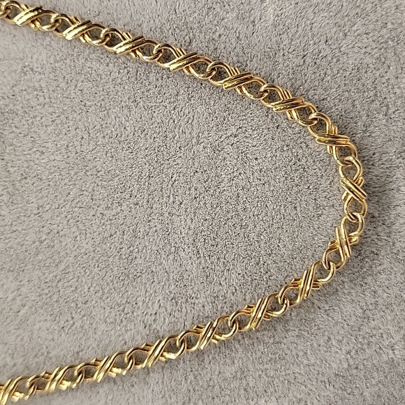 Goldtone Chain Intricate Design - Picture 2 of 5